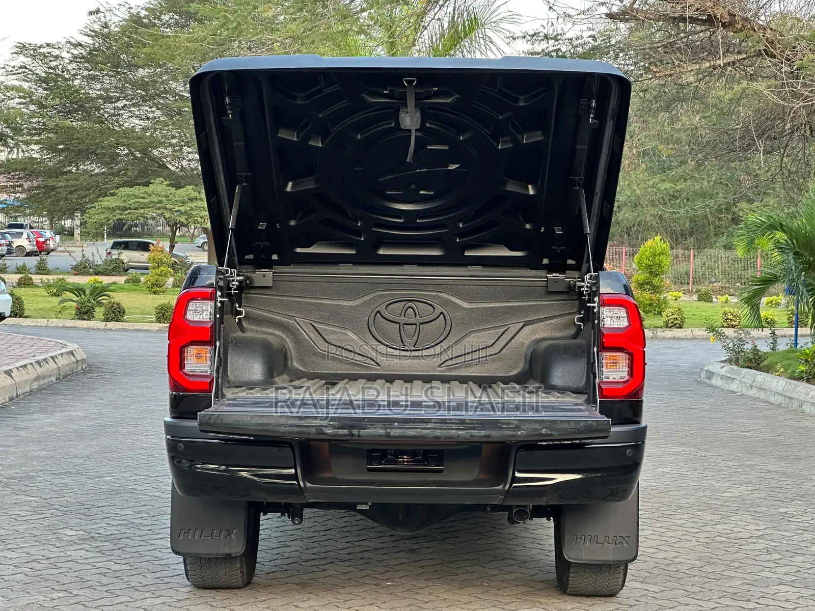 Toyota Hilux 2024 Black