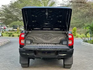 Toyota Hilux 2024 Black