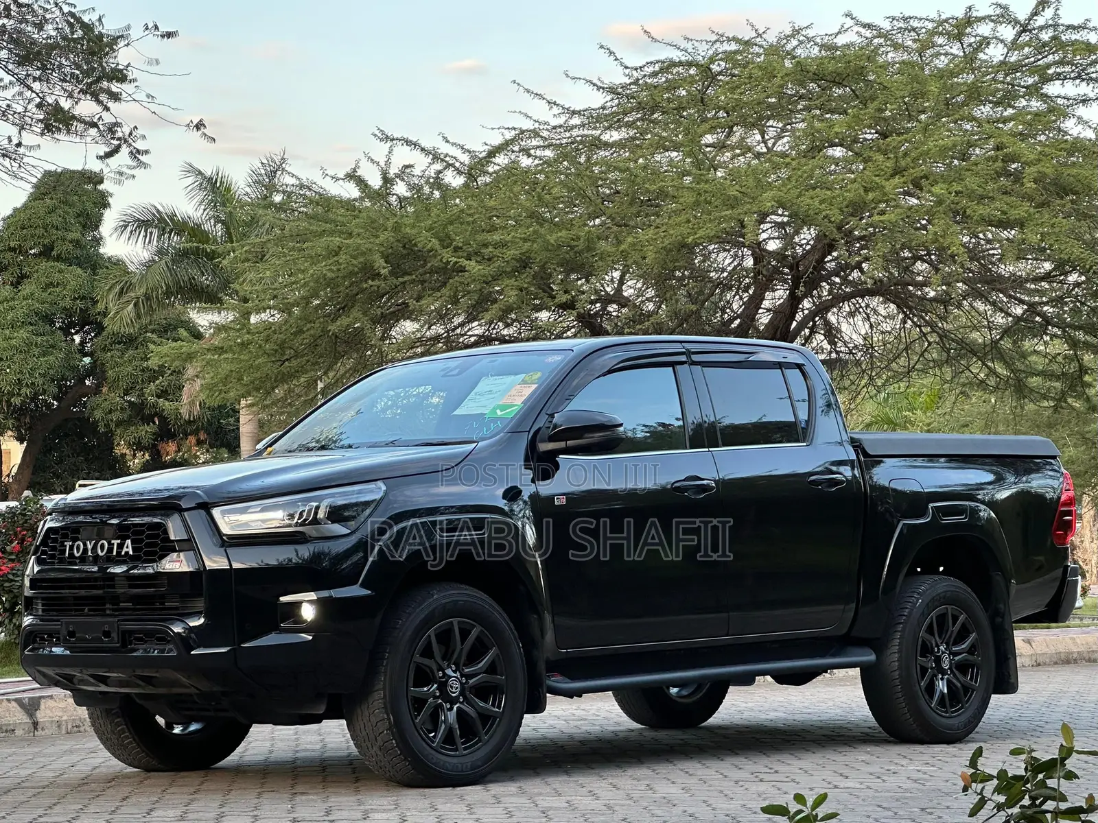 Toyota Hilux 2024 Black