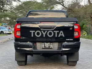 Toyota Hilux 2024 Black