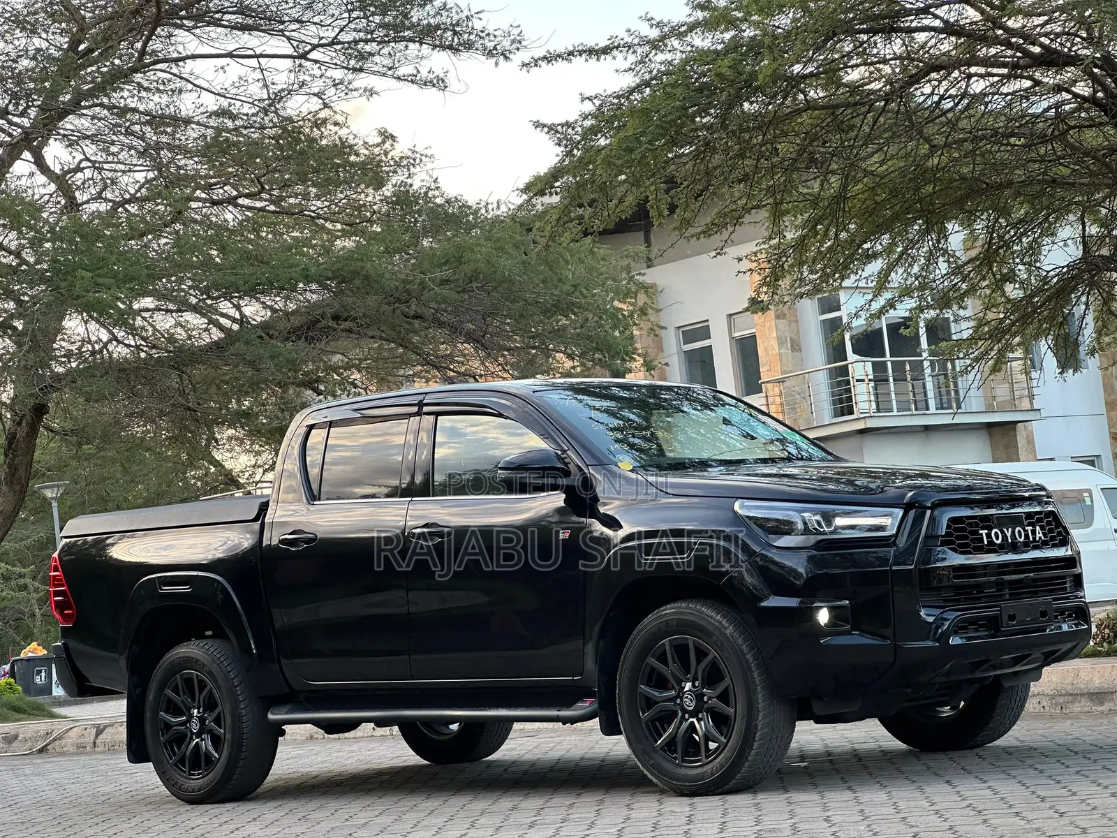 Toyota Hilux 2024 Black