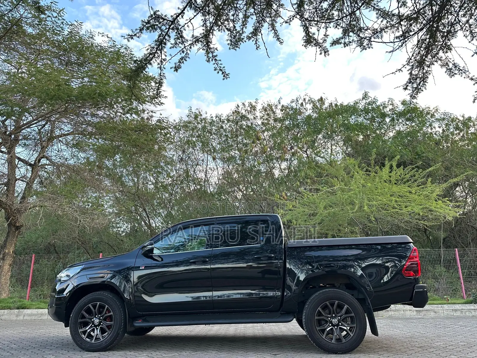 Toyota Hilux 2024 Black