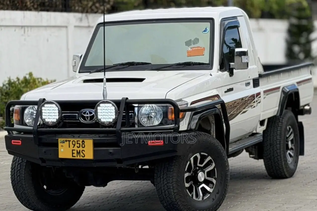 Toyota Land Cruiser 2013 White
