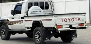 Toyota Land Cruiser 2013 White