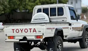 Toyota Land Cruiser 2013 White