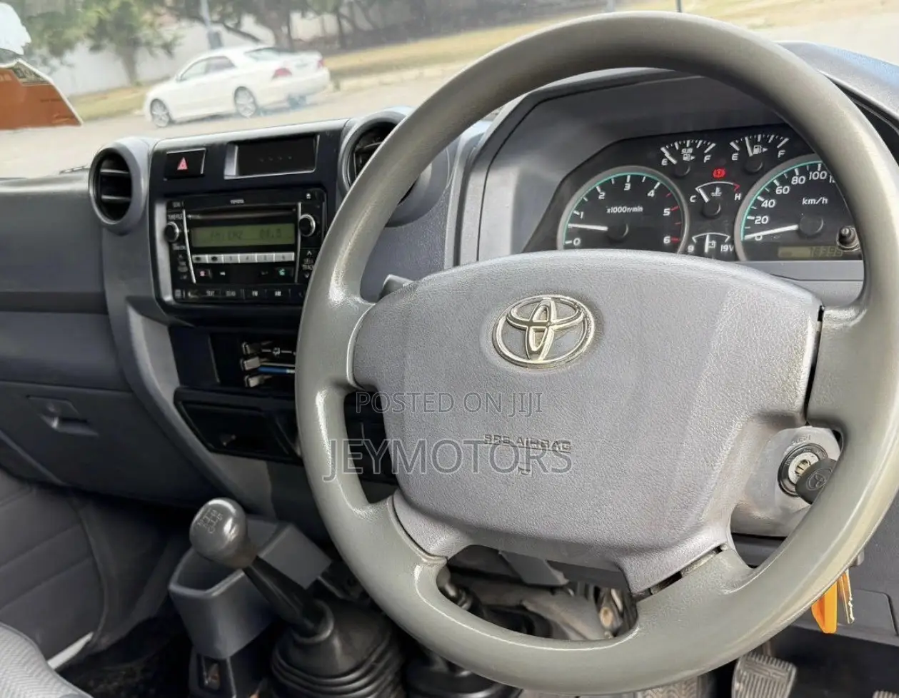 Toyota Land Cruiser 2013 White
