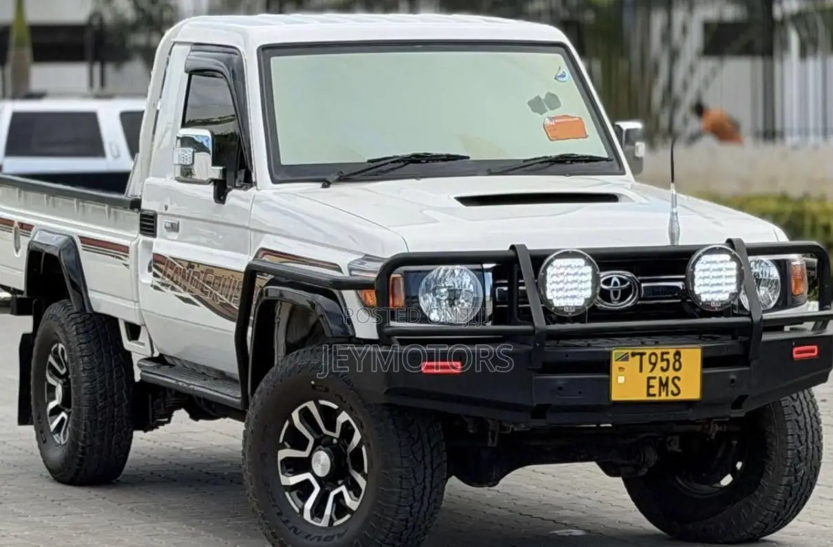 Toyota Land Cruiser 2013 White