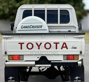 Toyota Land Cruiser 2013 White