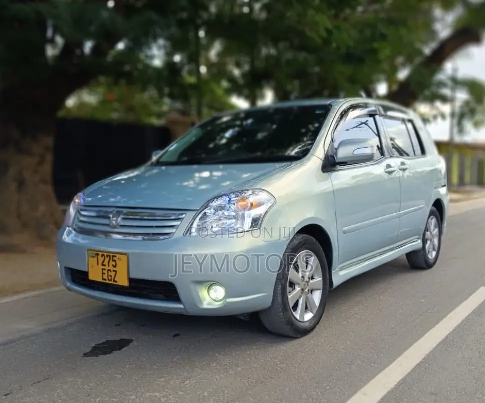 Toyota Raum 2006 Silver