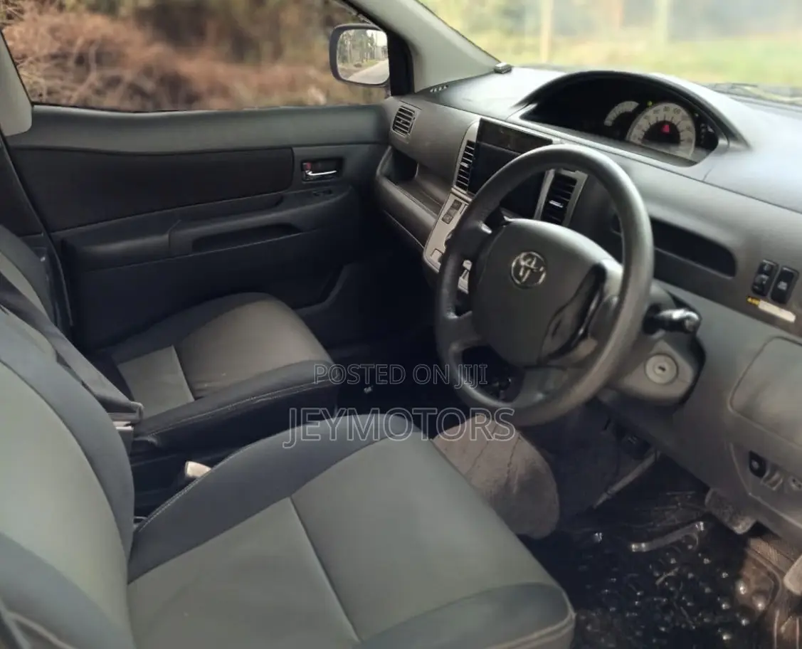 Toyota Raum 2006 Silver