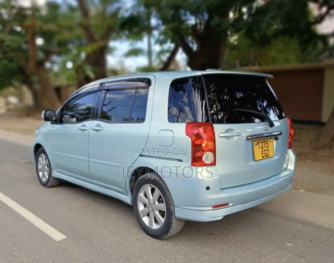 Toyota Raum 2006 Silver