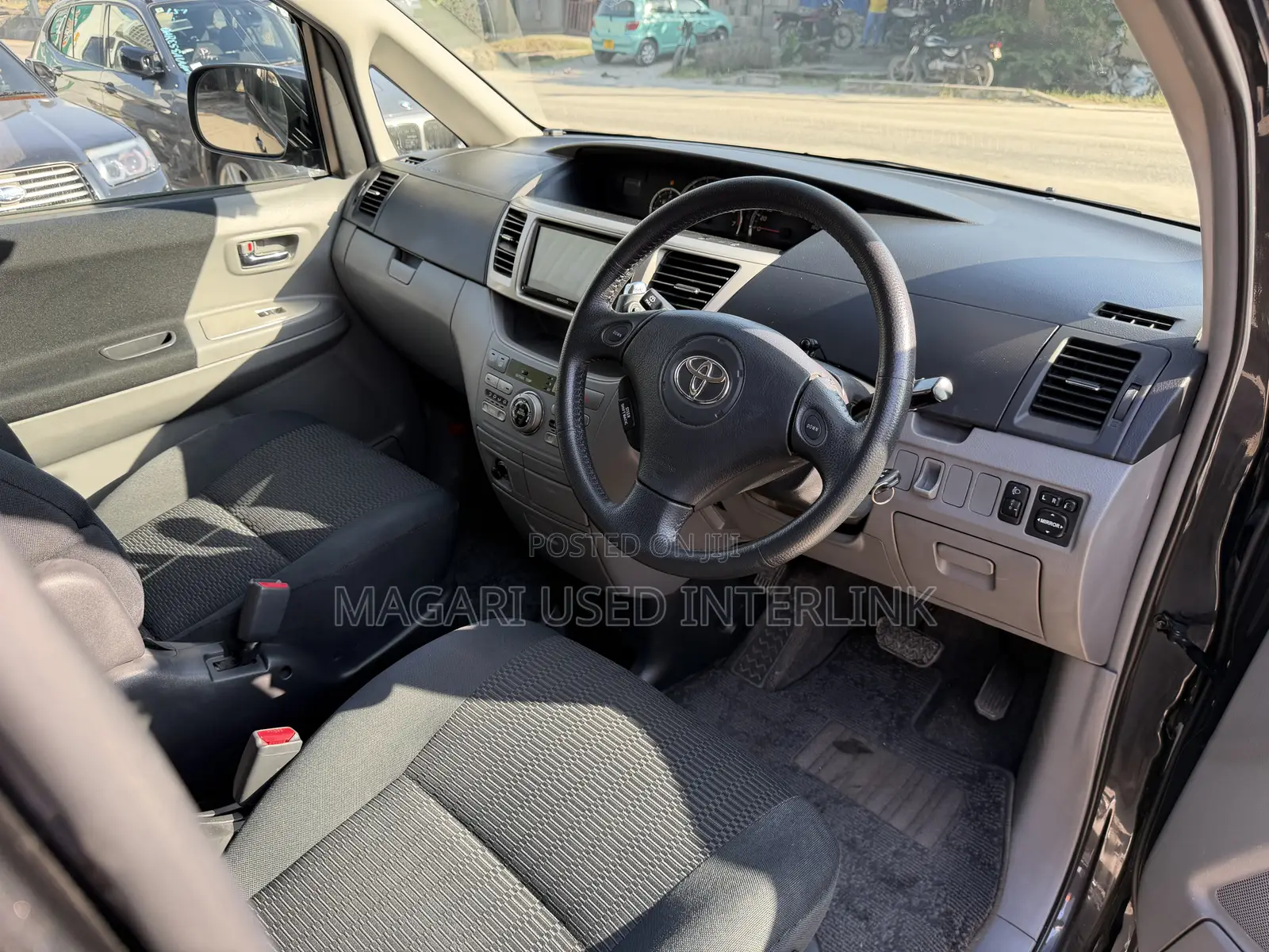 Toyota Voxy 2004 Gray