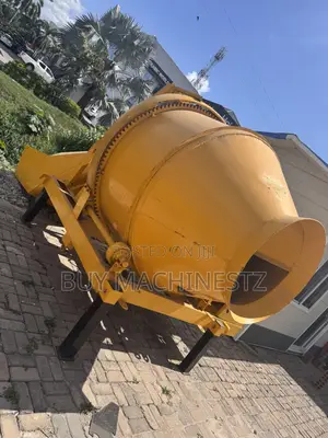 Self Driven Concrete Mixer Diesel 700l