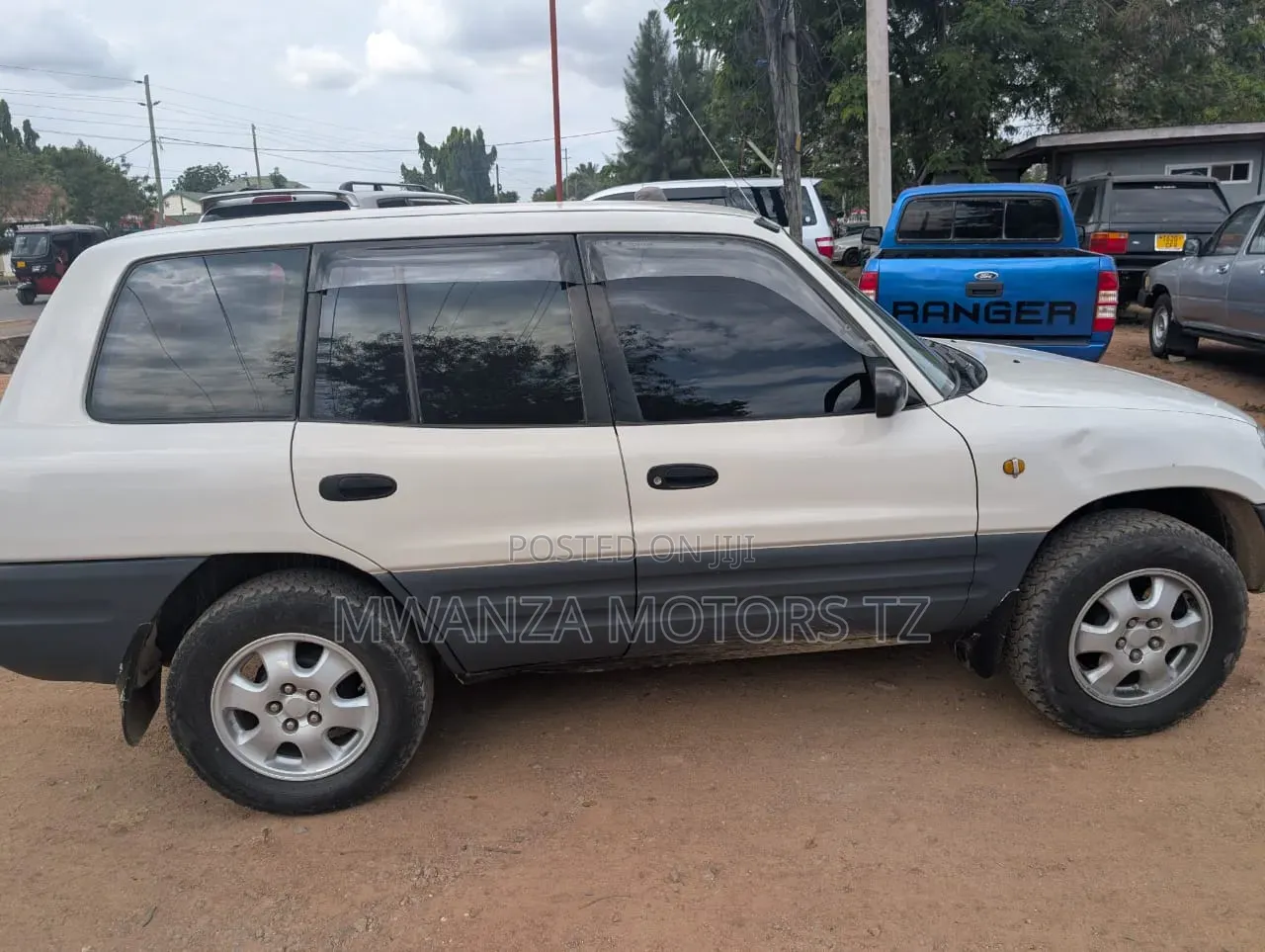 Toyota RAV4 1997 White