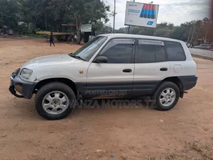 Toyota RAV4 1997 White