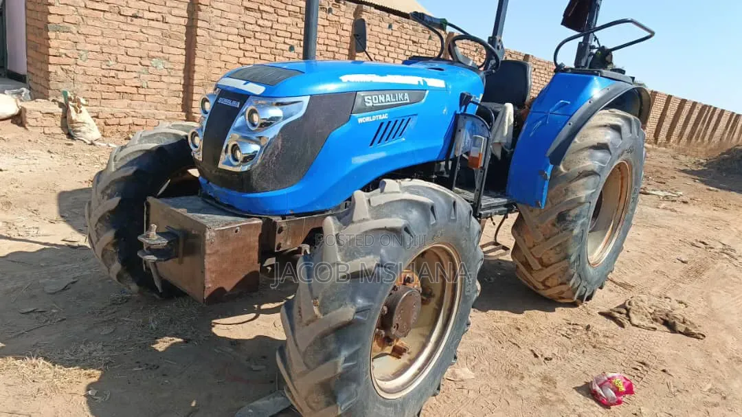 Tractor New Hooland
