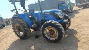 Tractor New Hooland