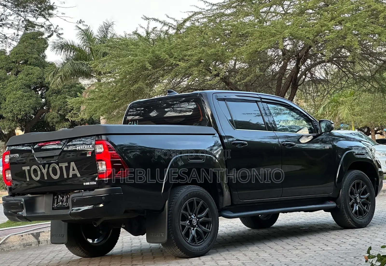Toyota Hilux 2024 Black