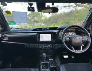 Toyota Hilux 2024 Black
