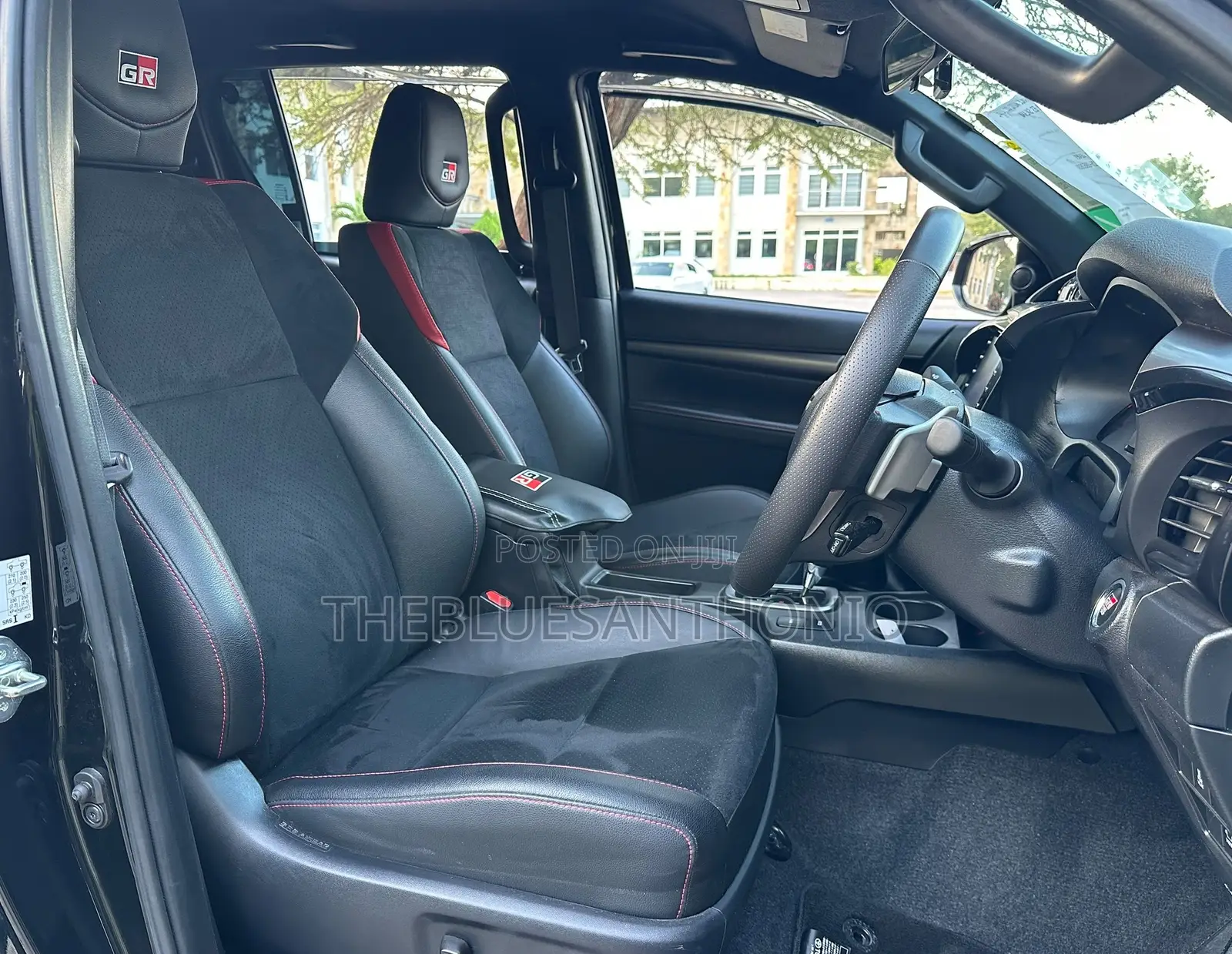 Toyota Hilux 2024 Black