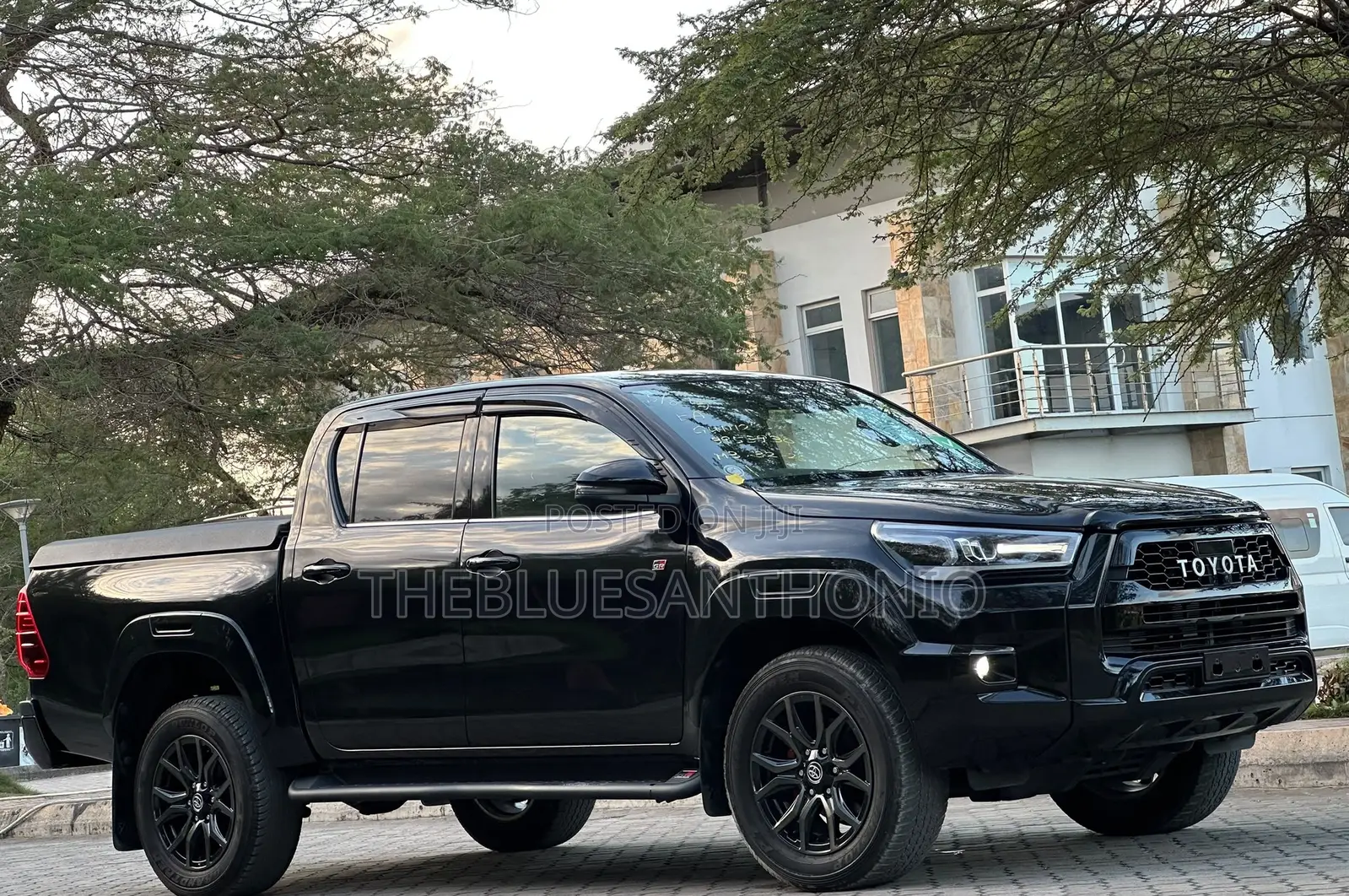 Toyota Hilux 2024 Black
