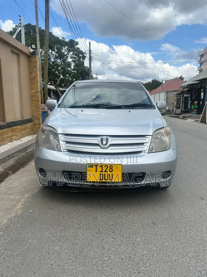 Toyota IST 2003 Silver