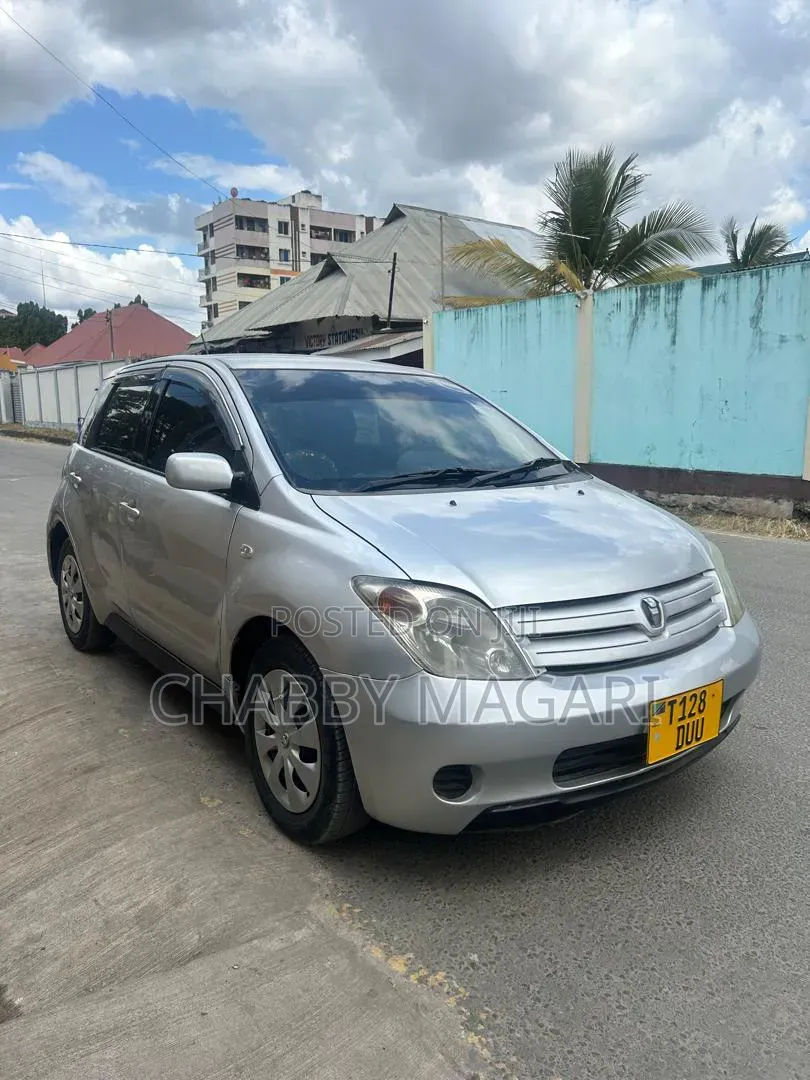 Toyota IST 2003 Silver