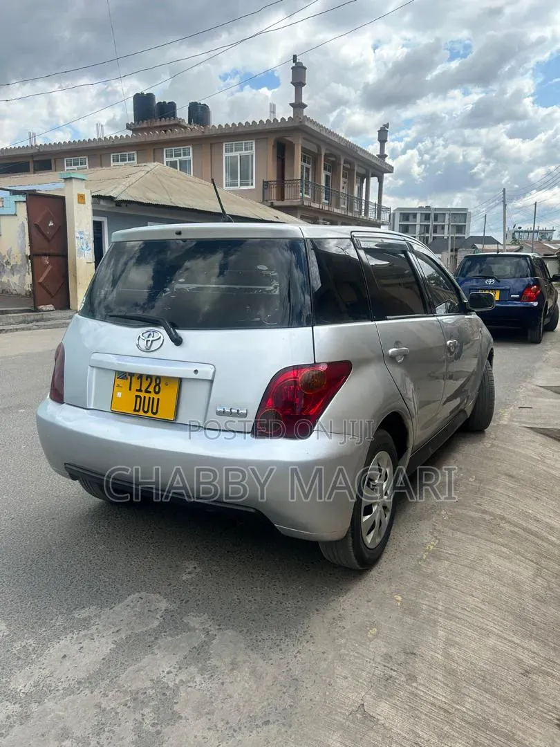 Toyota IST 2003 Silver