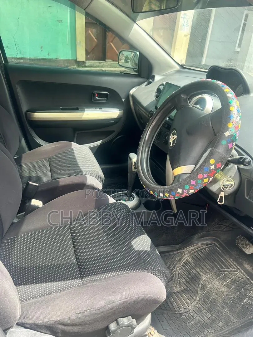 Toyota IST 2003 Silver