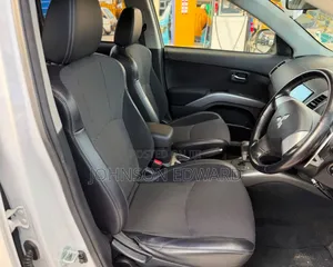 Mitsubishi Outlander 2012 White