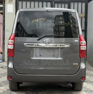 Toyota Noah 2.0 143hp AWD (7 Seater) 2010 Gray