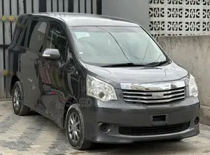 Toyota Noah 2.0 143hp AWD (7 Seater) 2010 Gray