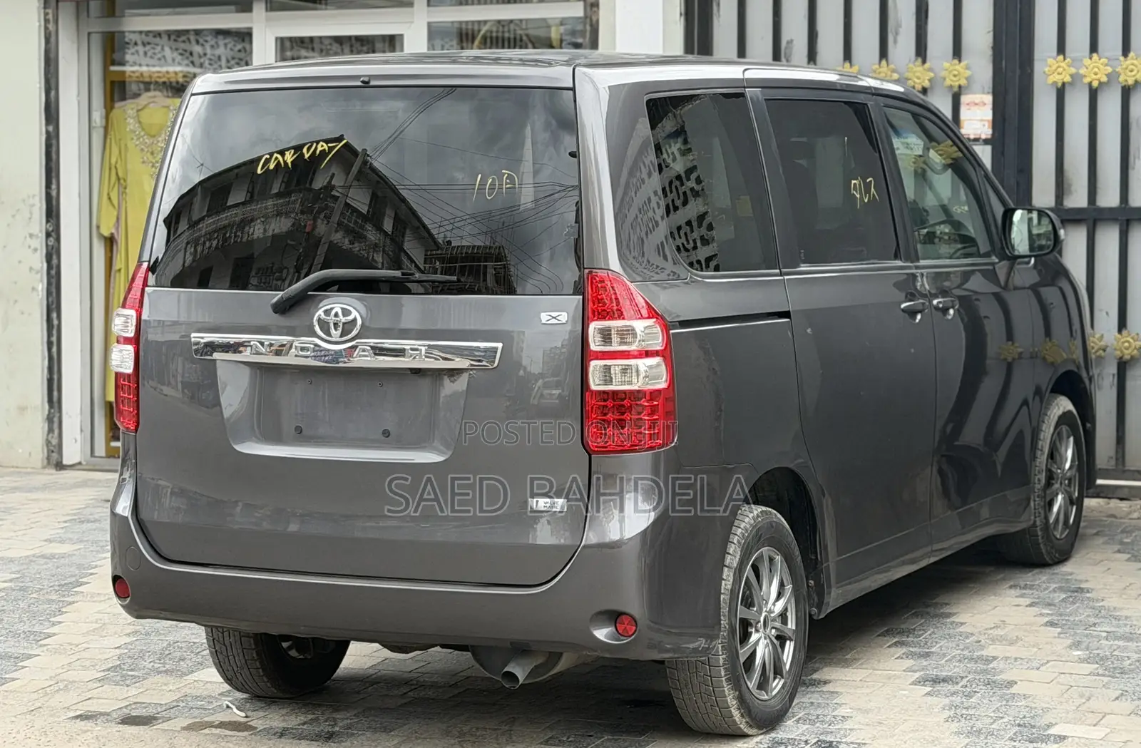 Toyota Noah 2.0 143hp AWD (7 Seater) 2010 Gray