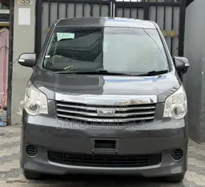 Toyota Noah 2.0 143hp AWD (7 Seater) 2010 Gray