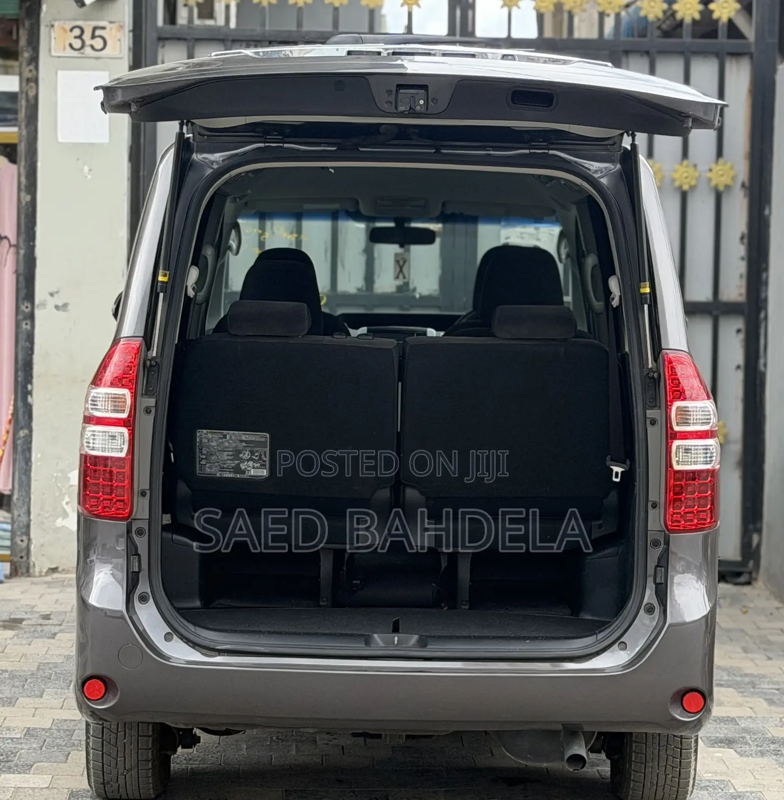 Toyota Noah 2.0 143hp AWD (7 Seater) 2010 Gray