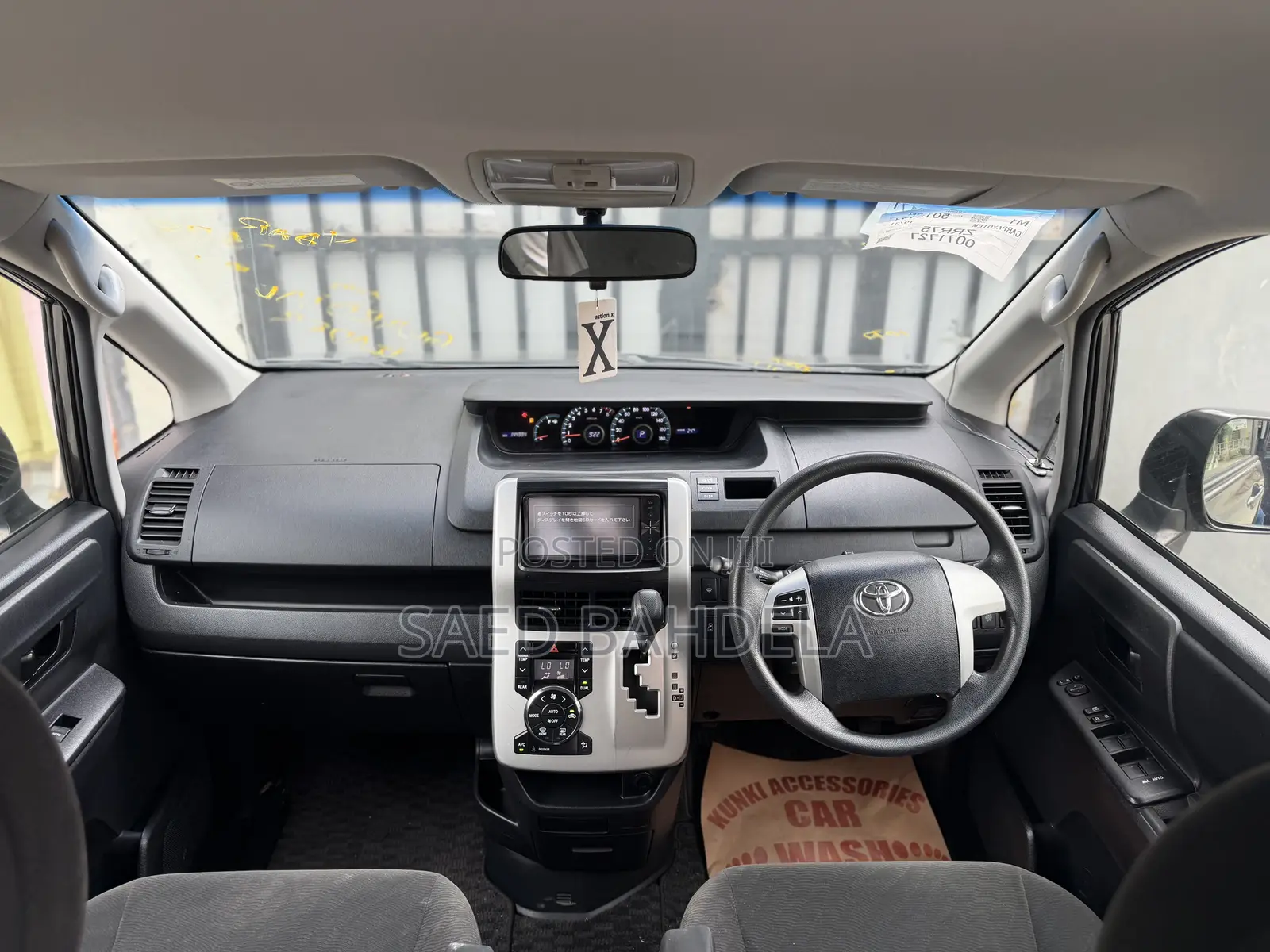 Toyota Noah 2.0 143hp AWD (7 Seater) 2010 Gray