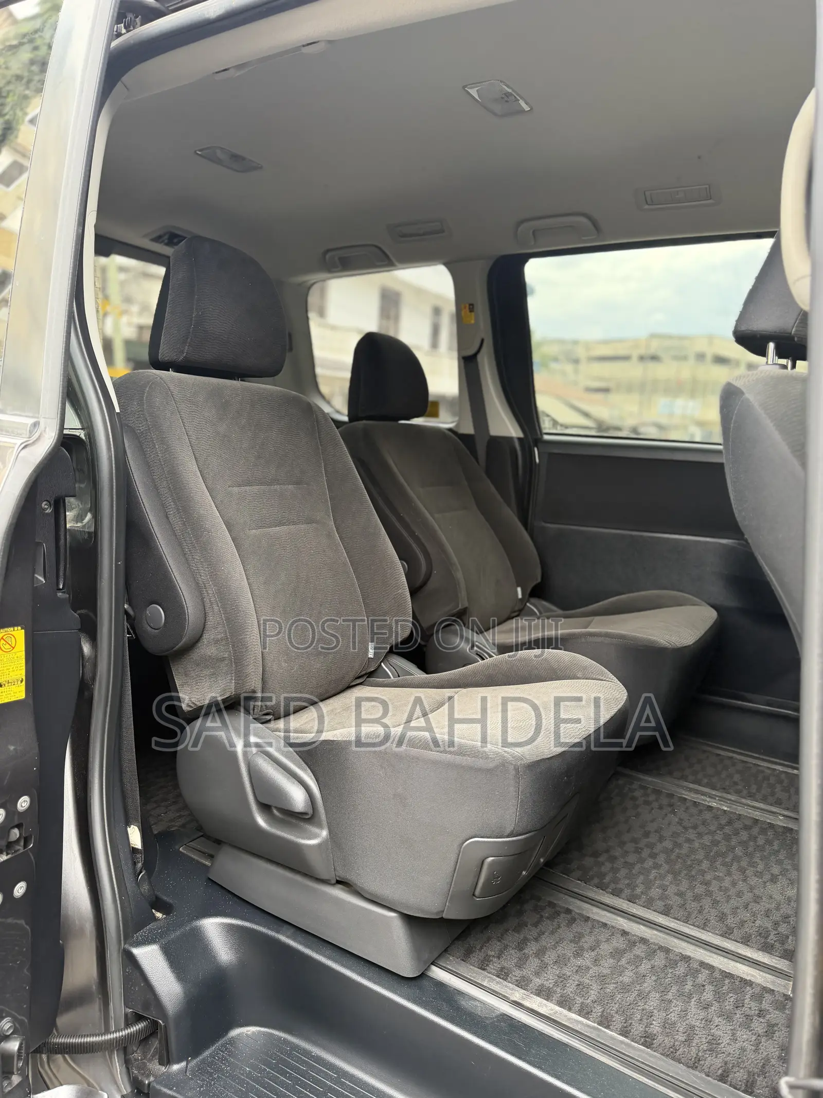 Toyota Noah 2.0 143hp AWD (7 Seater) 2010 Gray