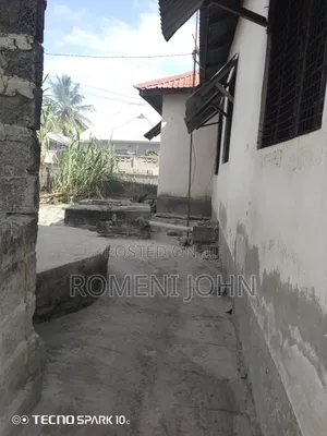 7bdrm Apartment in Tanzania Daresalaam., Ilala for sale