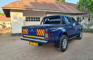 Nissan Hardbody 1992 Blue