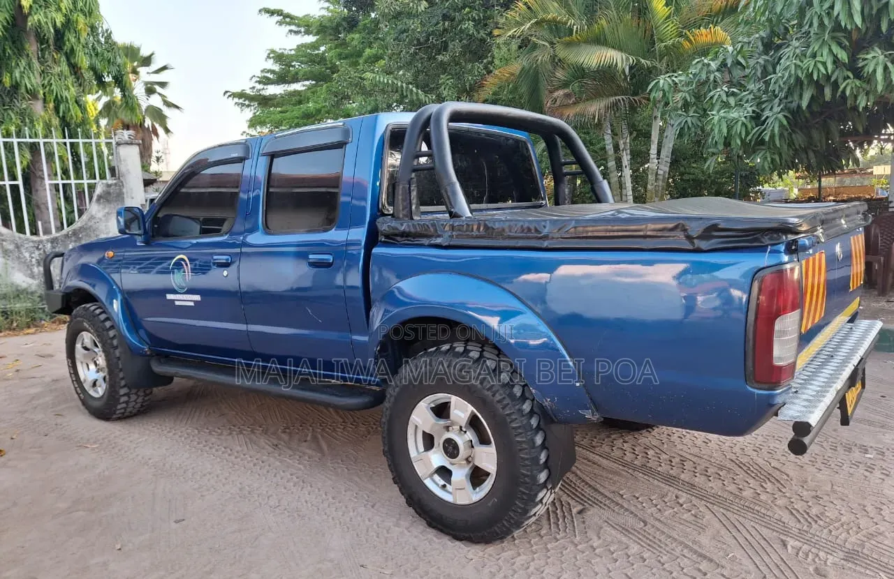 Nissan Hardbody 1992 Blue