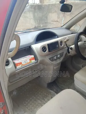 Toyota Porte 2005 Red