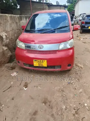 Toyota Porte 2005 Red