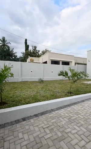 3bdrm House in Goba for sale