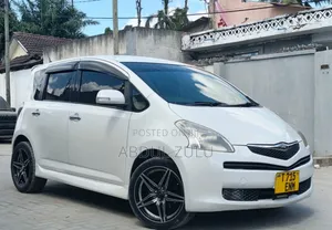 Toyota Ractis 2010 White