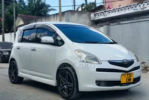 Toyota Ractis 2010 White