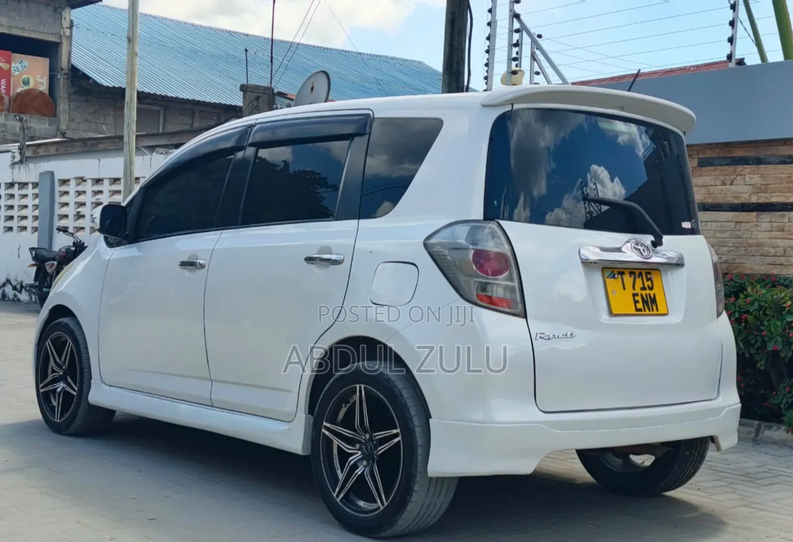 Toyota Ractis 2010 White