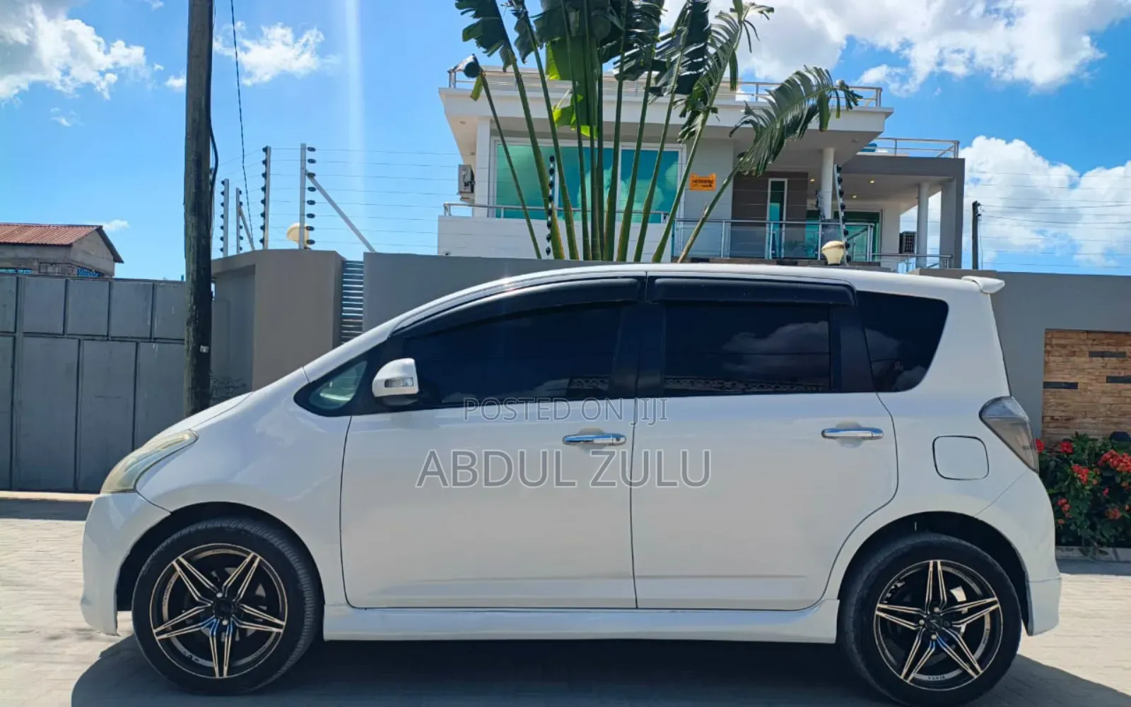 Toyota Ractis 2010 White