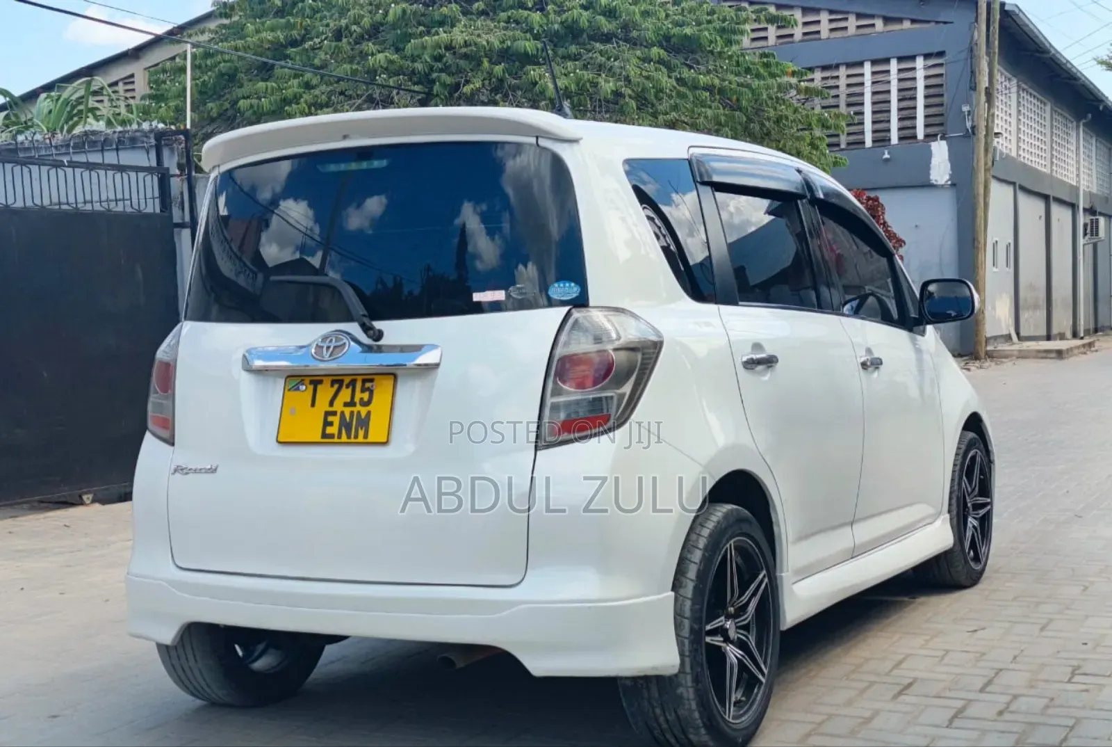 Toyota Ractis 2010 White