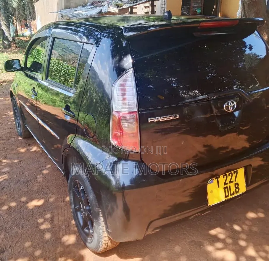 Toyota Passo 2005 Black