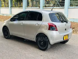 Toyota Vitz 2006 Silver